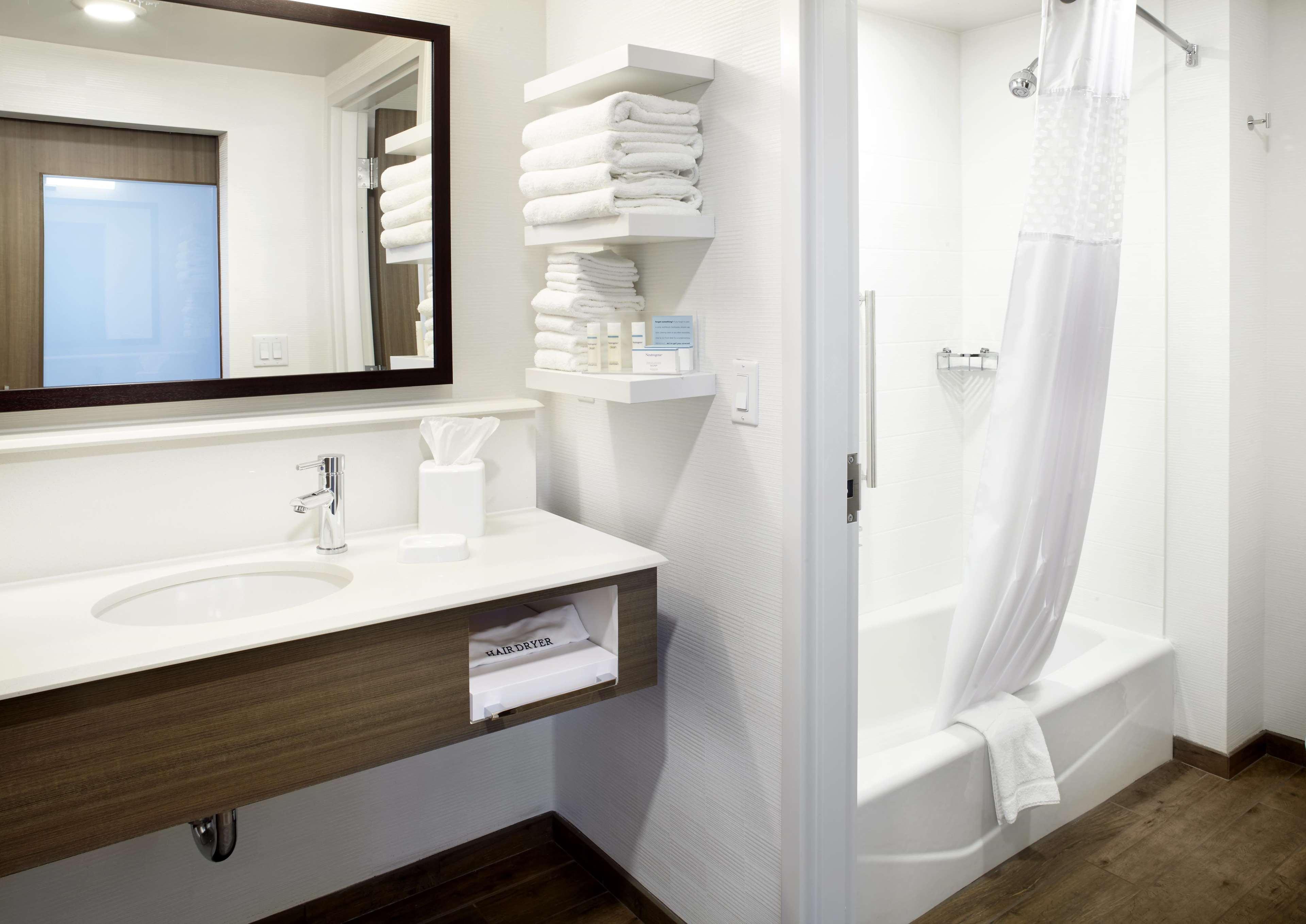 Hampton Inn & Suites Pittsburgh Airport South/Settlers Ridge Robinson Township Екстериор снимка