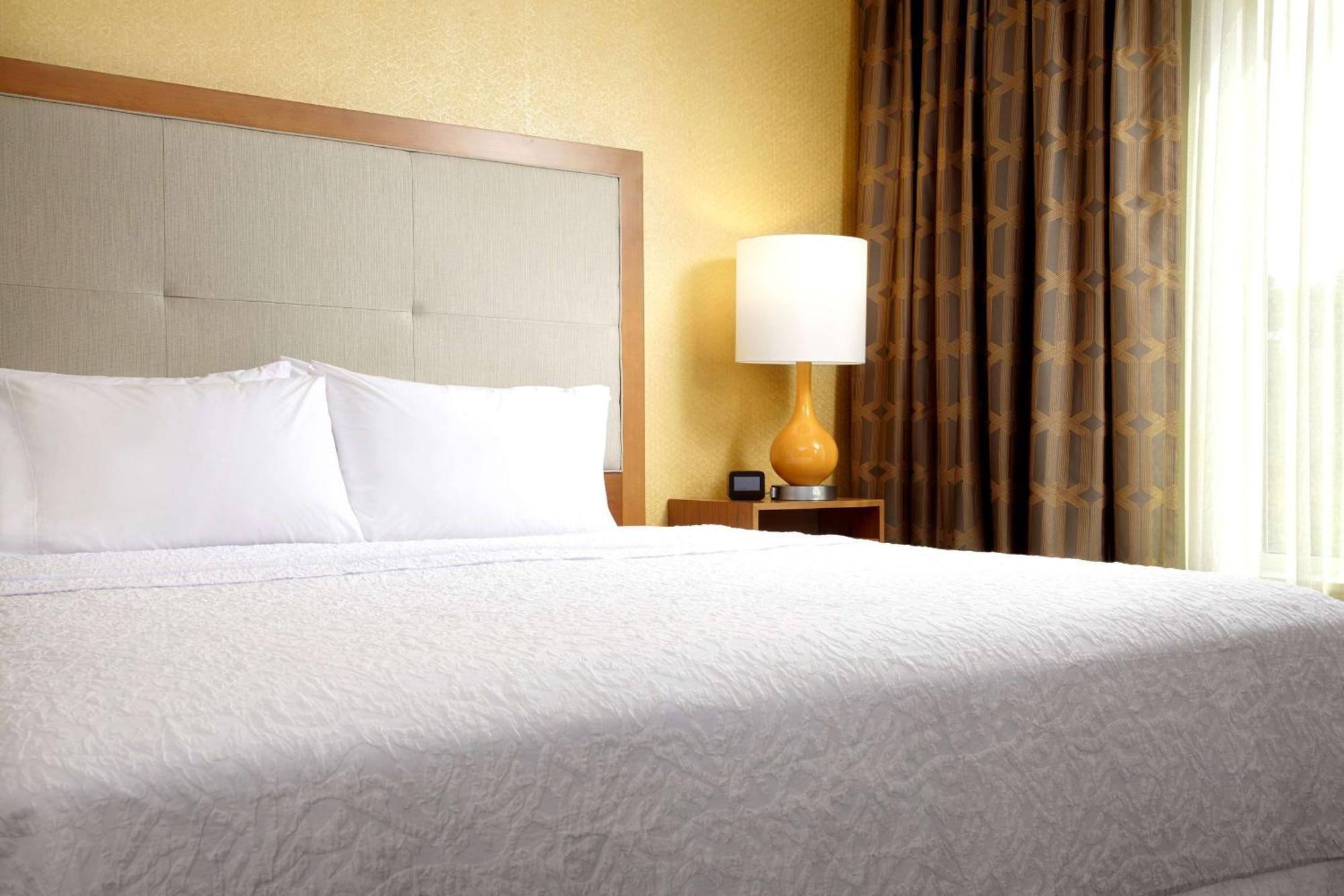 Hampton Inn & Suites Pittsburgh Airport South/Settlers Ridge Robinson Township Екстериор снимка