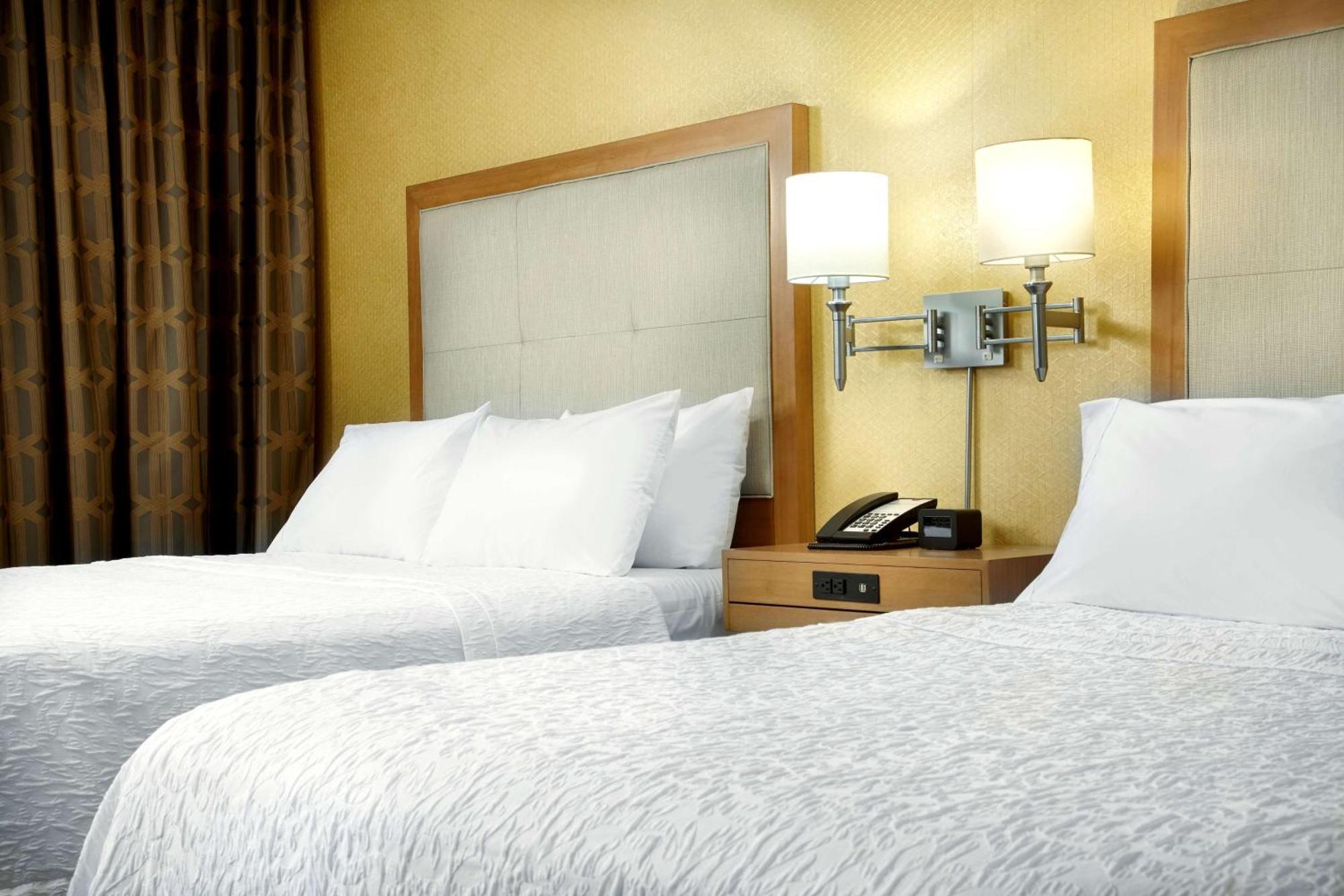 Hampton Inn & Suites Pittsburgh Airport South/Settlers Ridge Robinson Township Екстериор снимка
