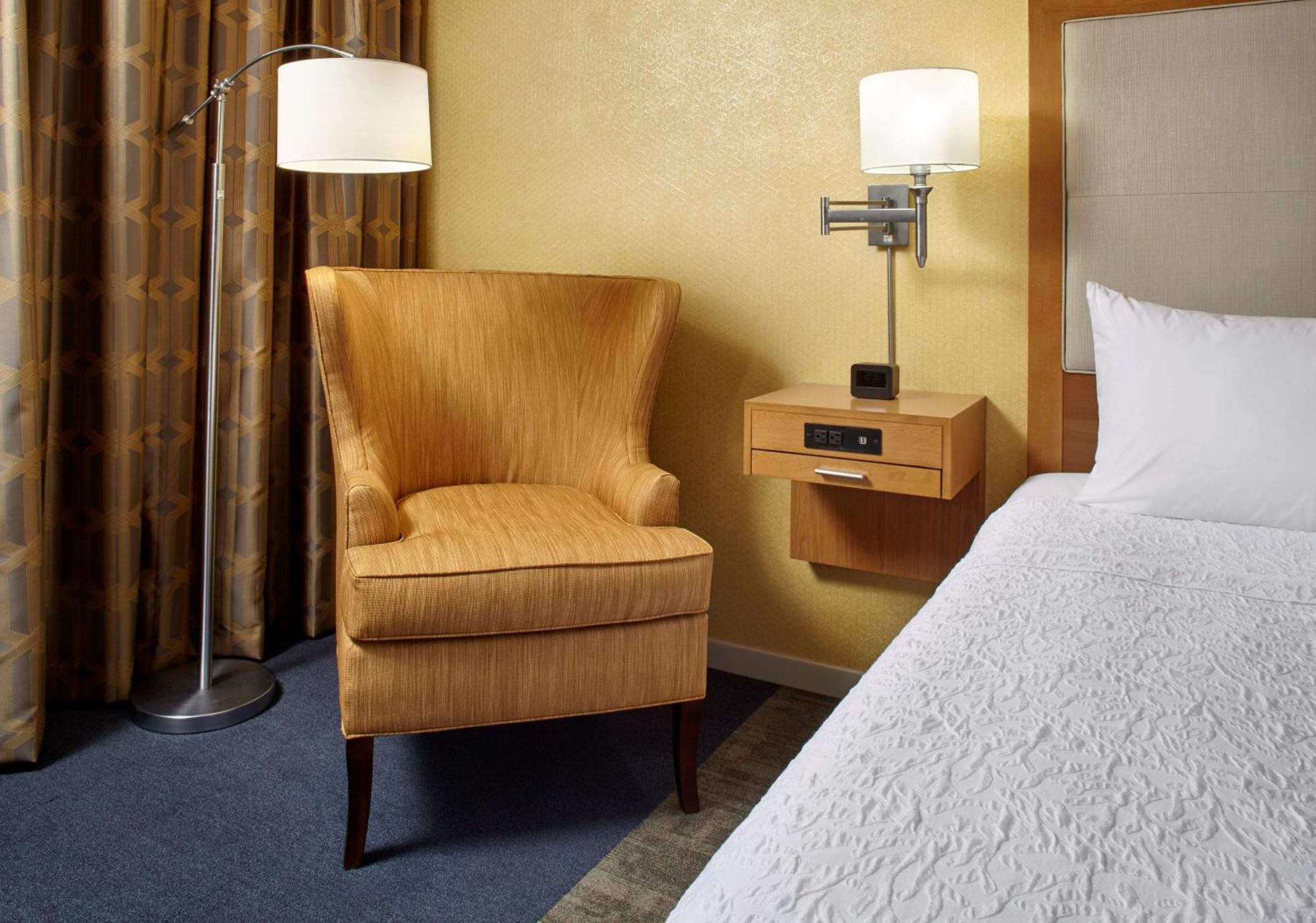 Hampton Inn & Suites Pittsburgh Airport South/Settlers Ridge Robinson Township Екстериор снимка