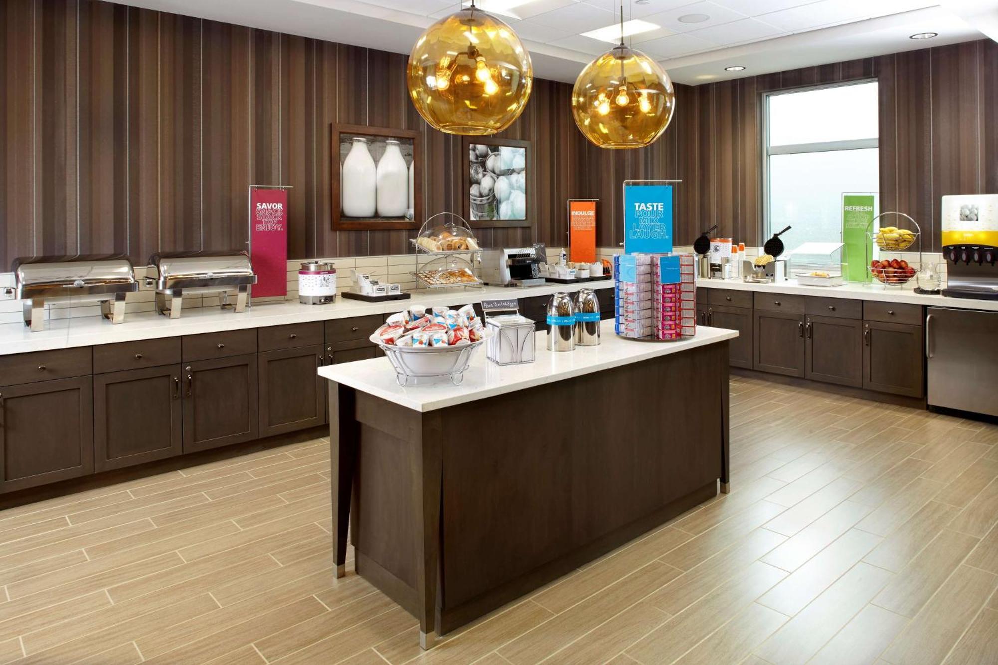 Hampton Inn & Suites Pittsburgh Airport South/Settlers Ridge Robinson Township Екстериор снимка